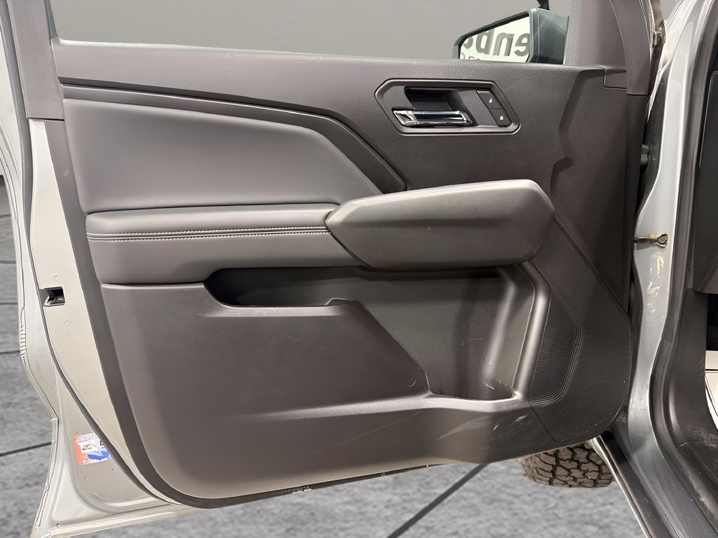 2025 Chevrolet Colorado WT/LT