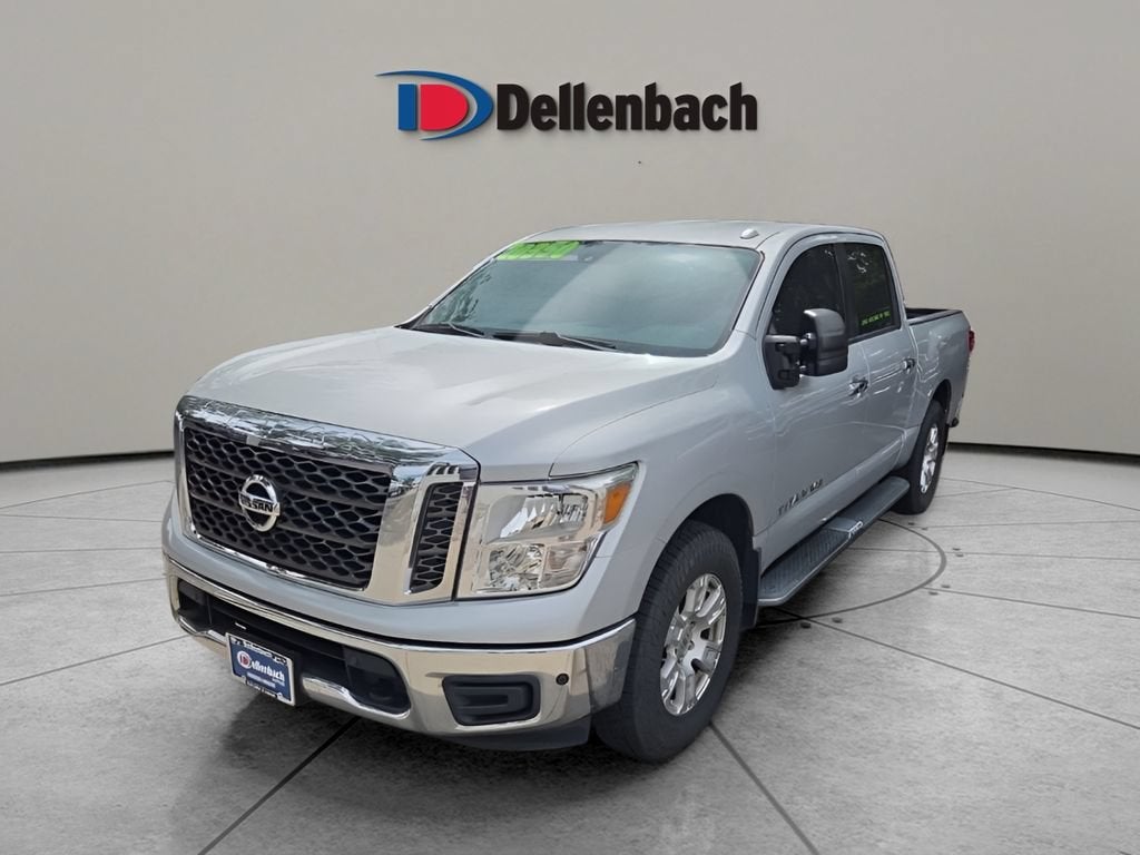 2018 Nissan TITAN SV