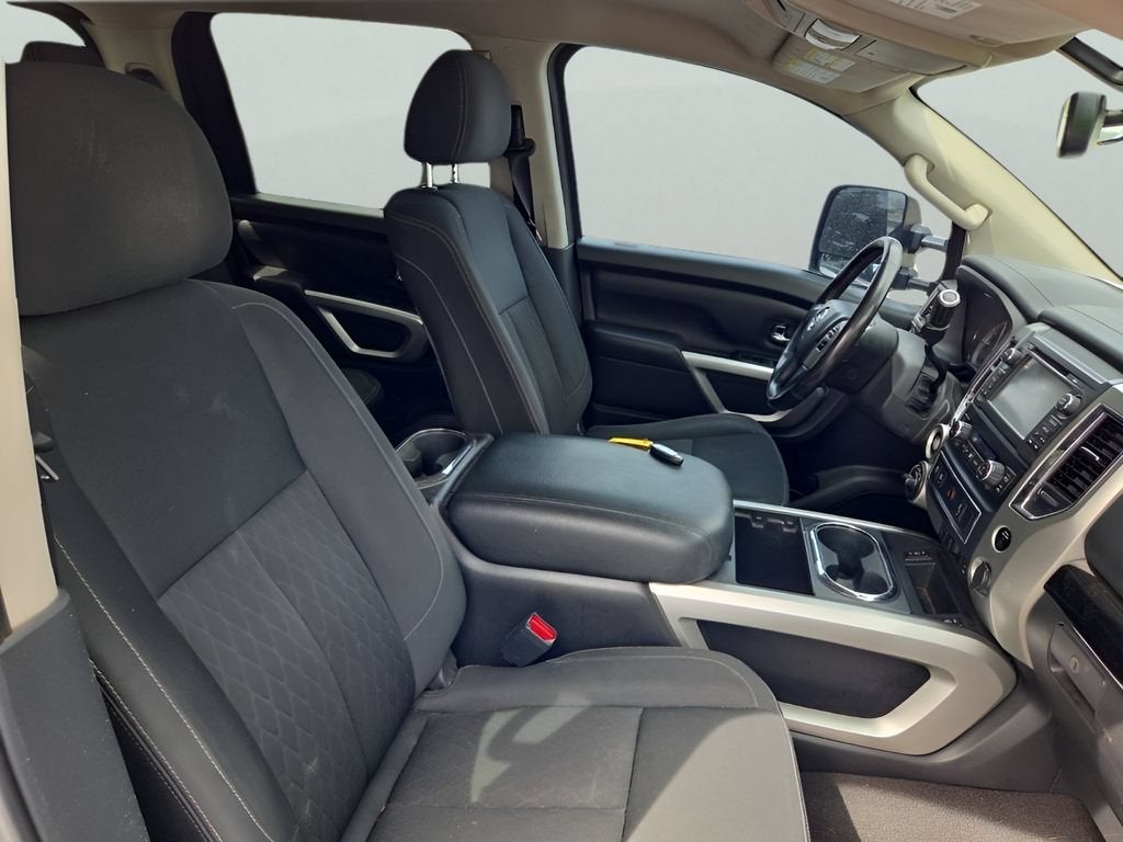 2018 Nissan TITAN SV