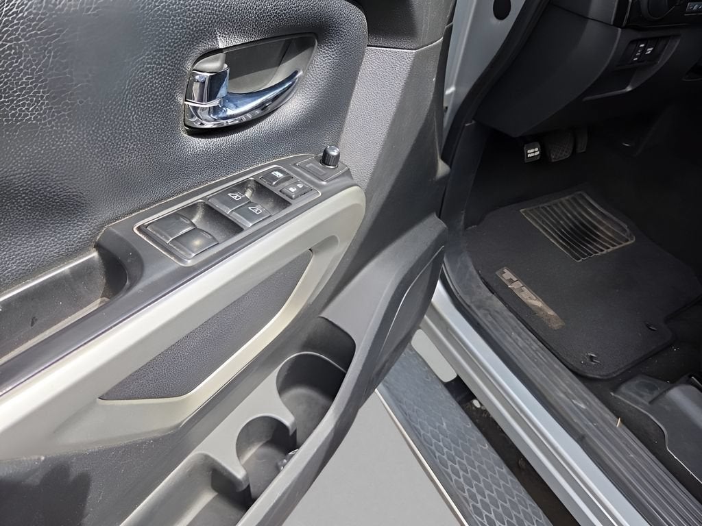2018 Nissan TITAN SV
