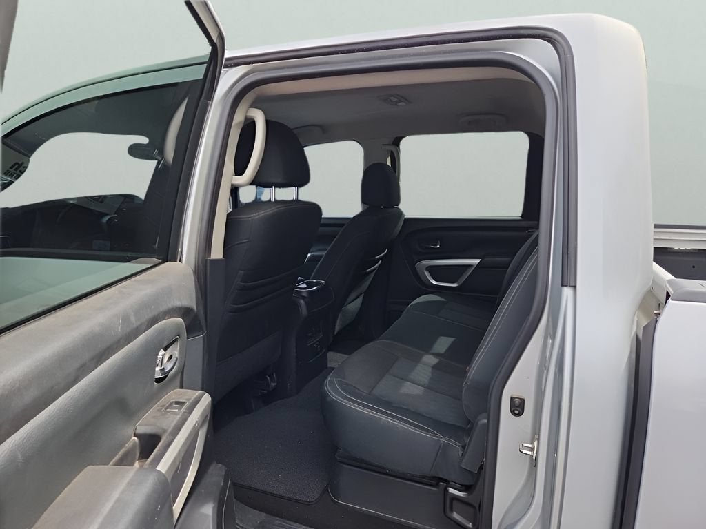 2018 Nissan TITAN SV