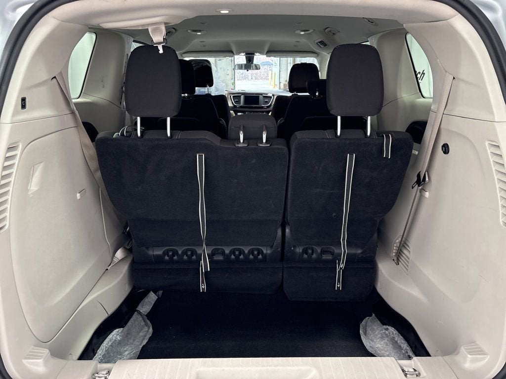 2022 Chrysler Voyager LX