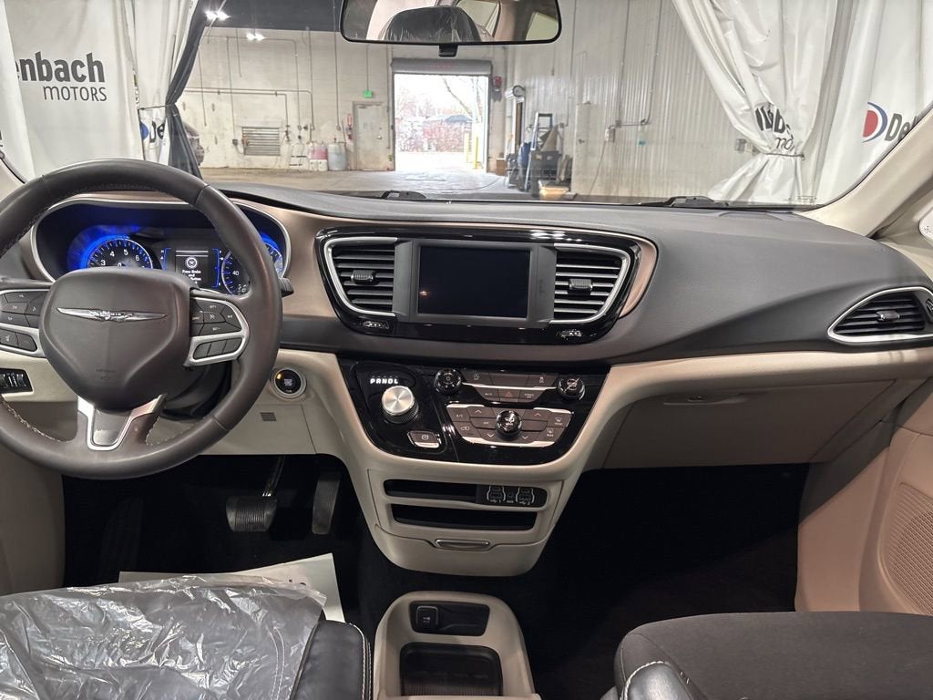 2022 Chrysler Voyager LX