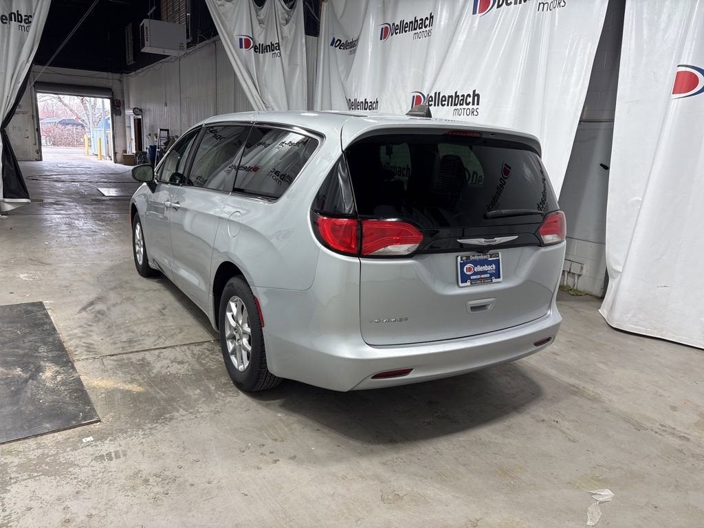 2022 Chrysler Voyager LX