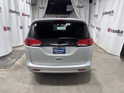 2022 Chrysler Voyager LX