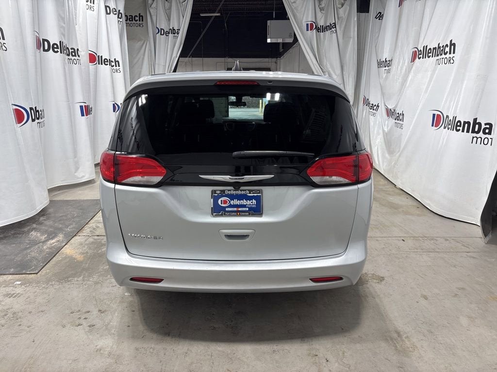 2022 Chrysler Voyager LX