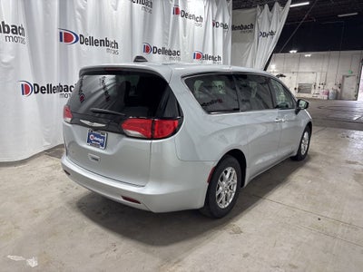 2022 Chrysler Voyager LX