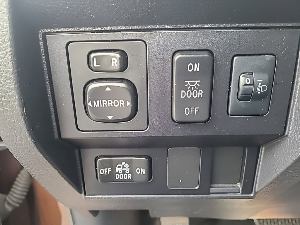 2017 Toyota Tundra 4WD SR