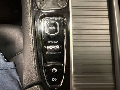 2017 Volvo S90 T6 Momentum